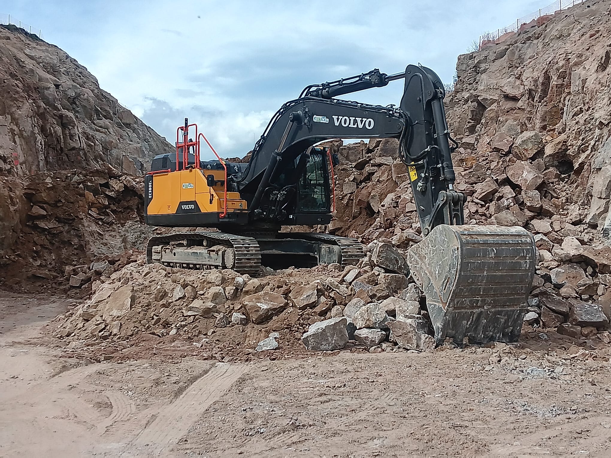 Retroexcavadora de orugas